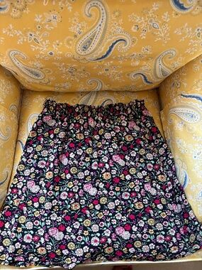 LOFT Black fully lined Floral Skirt with pockets